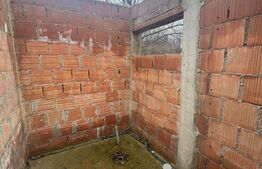 Casă la roșu în Tăuții Măgherăuș, teren 800 mp, acces triplu