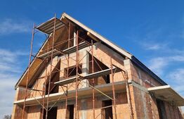 Casă P+M la roșu de vânzare în Catalina – zonă liniștită, locuința ideală