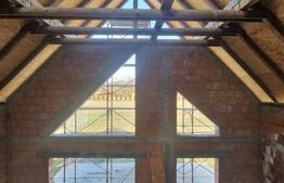 Casă P+M la roșu de vânzare în Catalina – zonă liniștită, locuința ideală