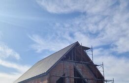 Casă P+M la roșu de vânzare în Catalina – zonă liniștită, locuința ideală