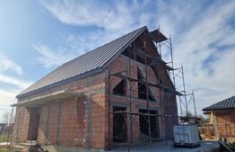 Casă P+M la roșu de vânzare în Catalina – zonă liniștită, locuința ideală