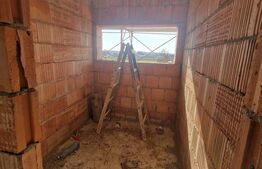 Casă P+M la roșu de vânzare în Catalina – zonă liniștită, locuința ideală