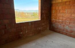 Casă la roșu în Groși, 144 mp construiți, teren 536 mp, priveliște superbă