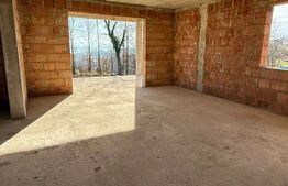 Casă la roșu în Groși, 144 mp construiți, teren 536 mp, priveliște superbă