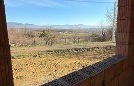 Casă la roșu în Groși, 144 mp construiți, teren 536 mp, priveliște superbă