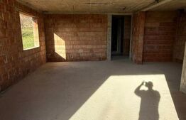 Casă la roșu în Groși, 144 mp construiți, teren 536 mp, priveliște superbă