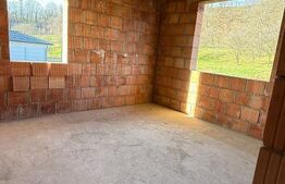 Casă la roșu în Groși, 144 mp construiți, teren 536 mp, priveliște superbă