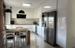 Apartament 3 camere LUX | 2 băi | Terase 60 mp | Parcare