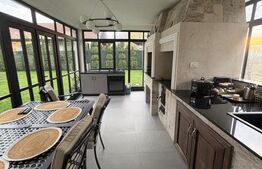 Vilă modernă cu jacuzzi & zonă lounge premium, 900 mp teren