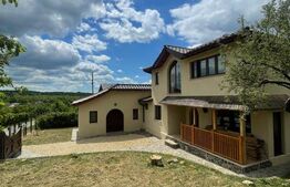 Casă ecologică din beton de canepă, 200 mp, 11 arii teren, zona Tautii de Sus