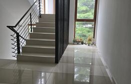 Apartament 3 dormitoare, 2 băi, terasă și balcon, 100 mp, zona Central