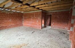 Casă la roșu, 132 mp utili, 5,6 ari, zonă Săcălășeni