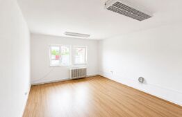 Birouri de închiriat, 45 mp, 2 camere, baie proprie și balco, zona Gării