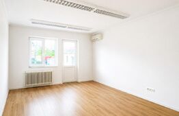 Birouri de închiriat, 45 mp, 2 camere, baie proprie și balco, zona Gării