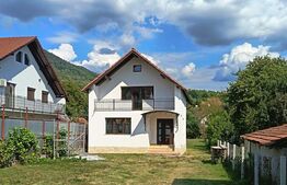 Casă semifinisată zona Valea Borcutului cu panoramă superbă spre pădure 
