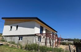 Casă de vânzare, 195 mp  util,  teren 5 ari, zona Tautii Magherus