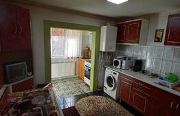 Apartament 2 camere, decomandat, etajul 1, zona Sensul Vechi