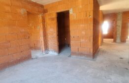 Casa la rosu, de 5 camere, in zona linistita 