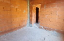 Casa la rosu, de 5 camere, in zona linistita 