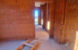 Casa la rosu, de 5 camere, in zona linistita 