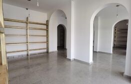 Spatiu comercial cu vitrina si front stradal,230mp,in zona centrala!