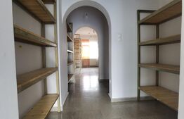 Spatiu comercial cu vitrina si front stradal,230mp,in zona centrala!