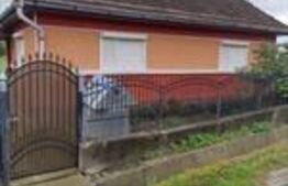 Casa de vanzare la 30 km de Bistrita, teren 5000mp