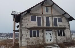 Casa la rosu 200 p+m 1000mp curte, Departe de agitatia orasului 