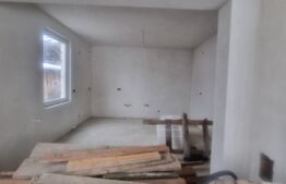 Casa de 3 dormitoare in zona rurala. 15km de oras. 