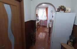 Apartament 2 camere,  decomandat , parcare,Zona 1 Decembrie
