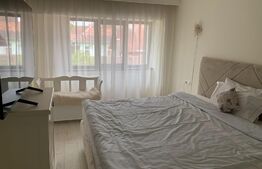 Apartament de lux, 3 camere,2 bai,105 mp ,decomandat,etaj2, Central,2 parcari