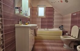 Casa de vanzare in Bistrita, Casa se afla in Oras. 