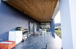 Casa cu 4 camere, amplasata pe 3200mp. 