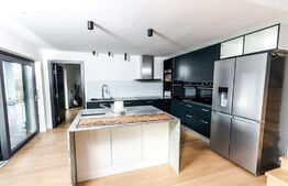 Casa cu 4 camere, amplasata pe 3200mp. 