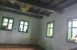 Casa taraneasca traditionala,1000mp teren.Com Matei la 30 de km de Bistrita