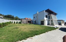 Casa 220mp, 3 dormitoare,  curte 15 ari! 