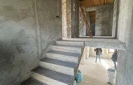 Casa de vanzare, 5 dormitoare, zona Sigmir