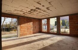 Casa la rosu, 240mp utili, 5 ari de teren, toate utilitatile