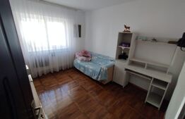 Apartament 4 camere,decomandat, zona Cr Vivu