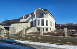 Casă modernă și spațioasă, 364mp, construită în 2020