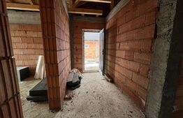 Casa cu 3 dormitoare, 2 bai si 5 ari de teren