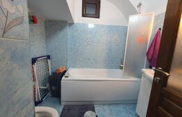 Apartament la casa, 2 camere, 76mp utili, Zona centrală