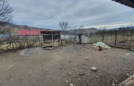 Casa individuala + 7,1 ha de teren dispersat, in Pinticu