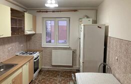 Apartament 3 camere, decomandat, etaj 2 zona lama 
