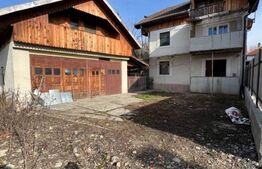 Casa in zona centrala cu 2 garaje