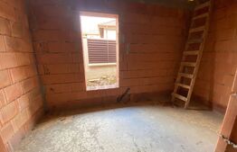 Casa Valea Ghinzii, 200 mp, 10 arii teren 