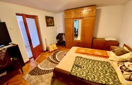 Curte cu 2 case de vănzare, în Năsăud într-o zonă liniștită