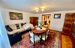 Curte cu 2 case de vănzare, în Năsăud într-o zonă liniștită