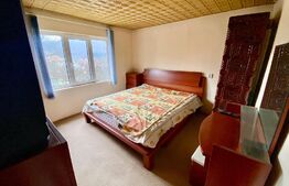 Curte cu 2 case de vănzare, în Năsăud într-o zonă liniștită