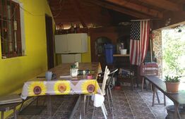 Casa de vacanta la 30 de km de oras, rulota bonus